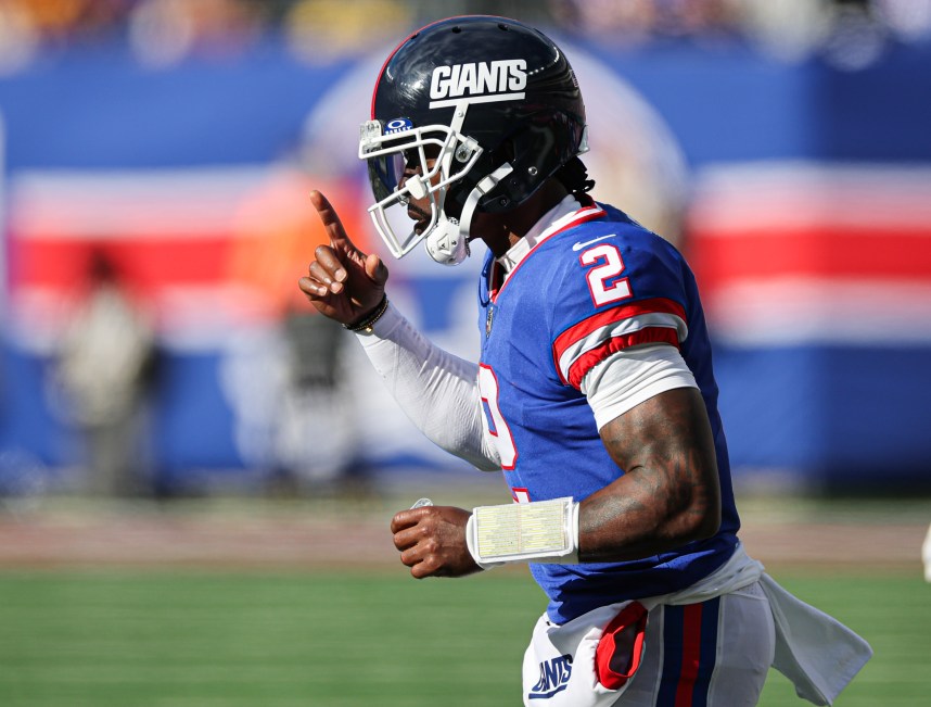 New York Giants quarterback Tyrod Taylor (2) gestures while running on to the field during the second half against the Washington Commanders at MetLife Stadium