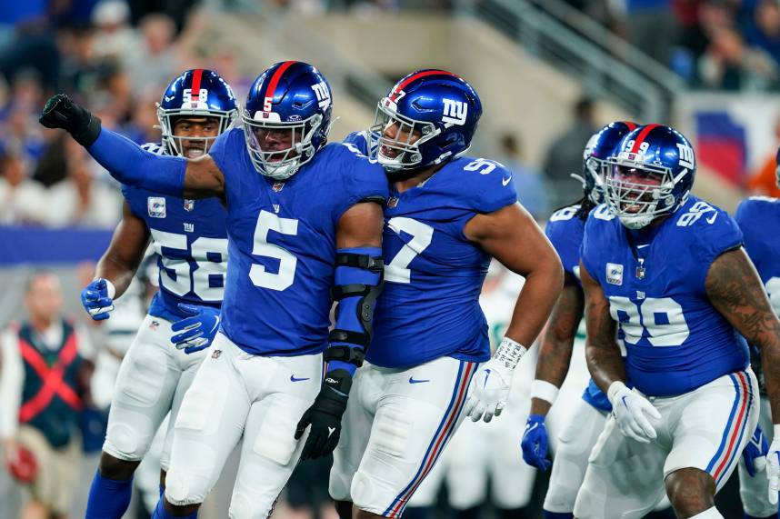 New York Giants linebacker Kayvon Thibodeaux (5) celebrates a sack with the defense in the first half at MetLife Stadium