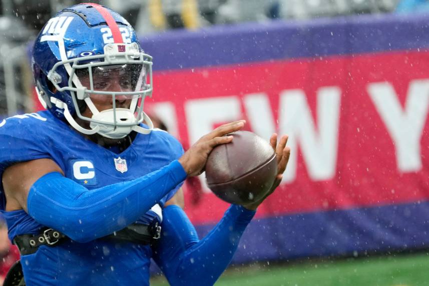 New York Giants cornerback Adoree' Jackson (22) catches the ball during a pre-game warm-up