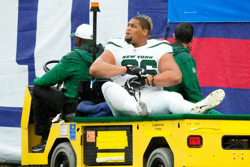 New York Jets defensive tackle Al Woods (96) leaves the game after a second quarter injury