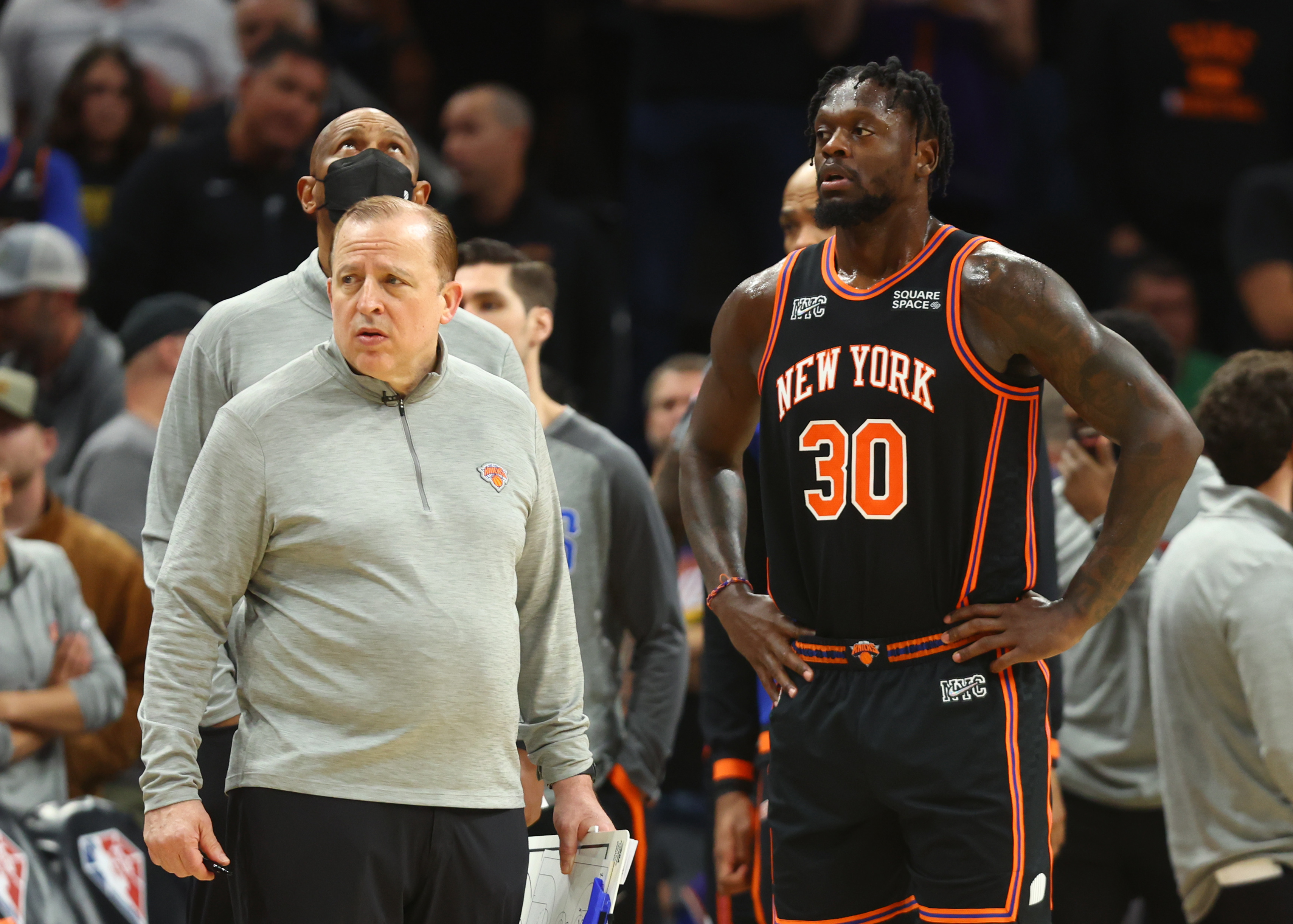 New York Knicks forward Julius Randle (30) and head coach Tom Thibodeau against the Phoenix Suns at Footprint Center