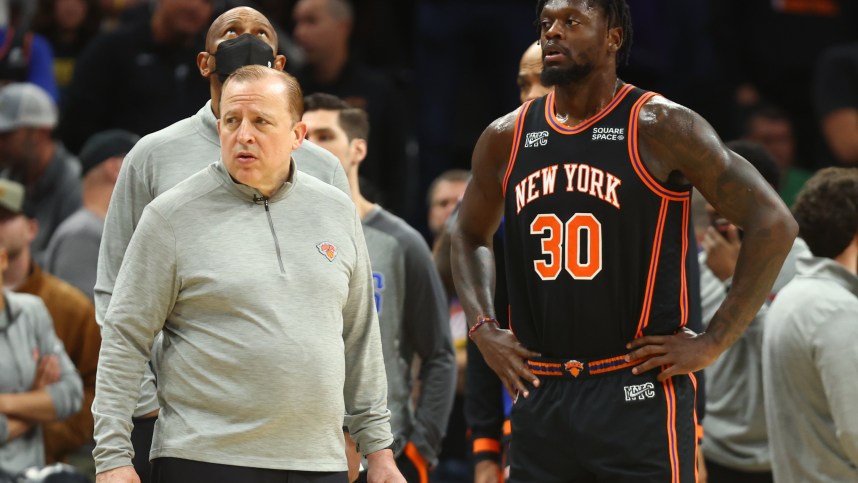 New York Knicks forward Julius Randle (30) and head coach Tom Thibodeau against the Phoenix Suns at Footprint Center