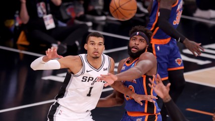 Knicks get back to .500 with a commanding win over the Spurs