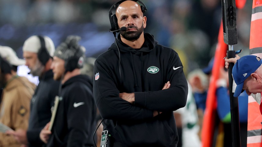 New York Jets head coach Robert Saleh reacts during the fourth quarter against the Los Angeles Chargers at MetLife Stadium