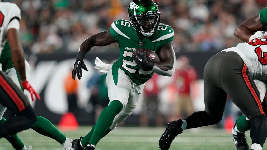 New York Jets running back Israel Abanikanda (25) rushes with the ball in the second half. The Buccaneers defeat the Jets, 13-6, in a preseason NFL game at MetLife Stadium on Saturday