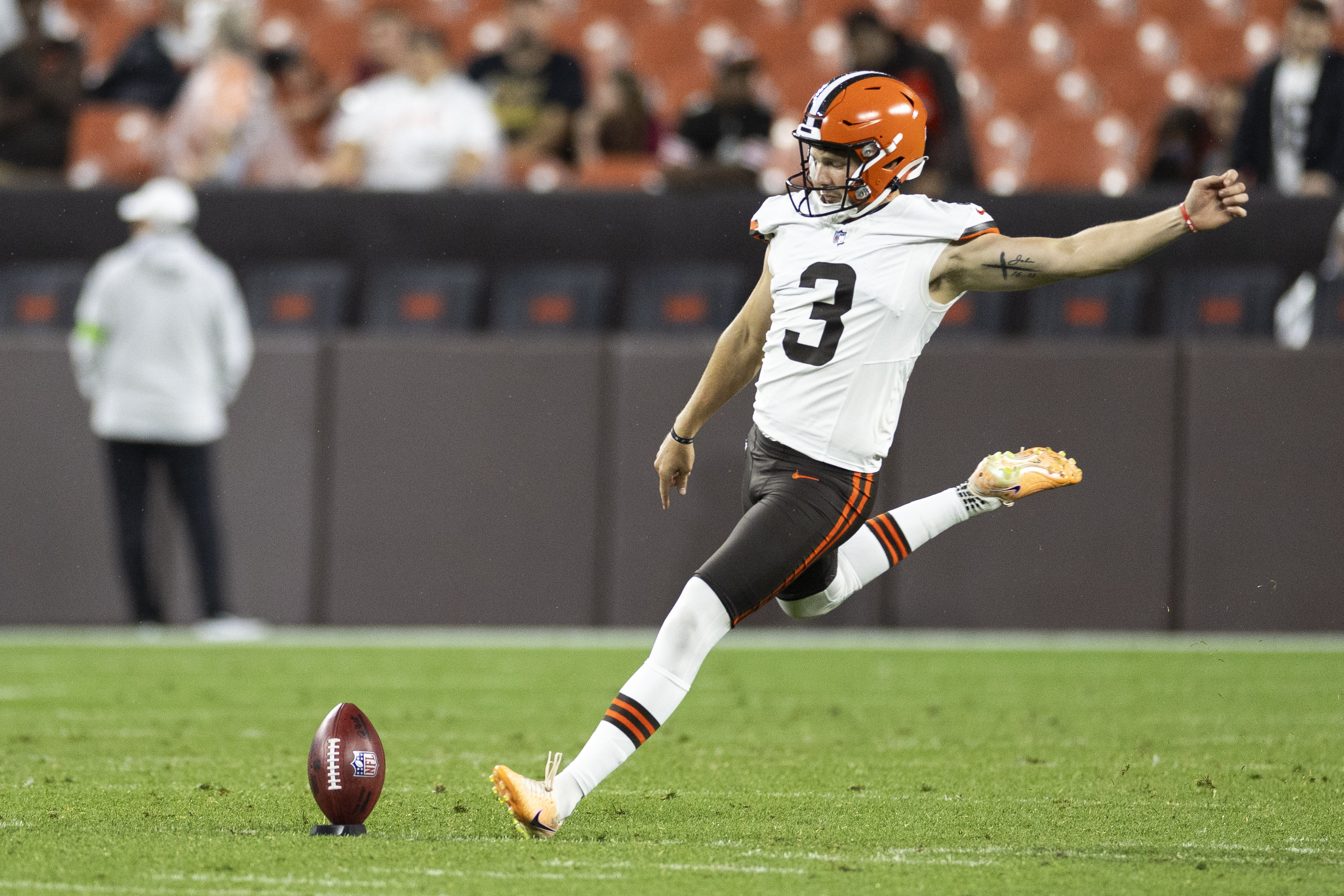 nfl: preseason-washington commanders at cleveland browns, cade york, new york giants