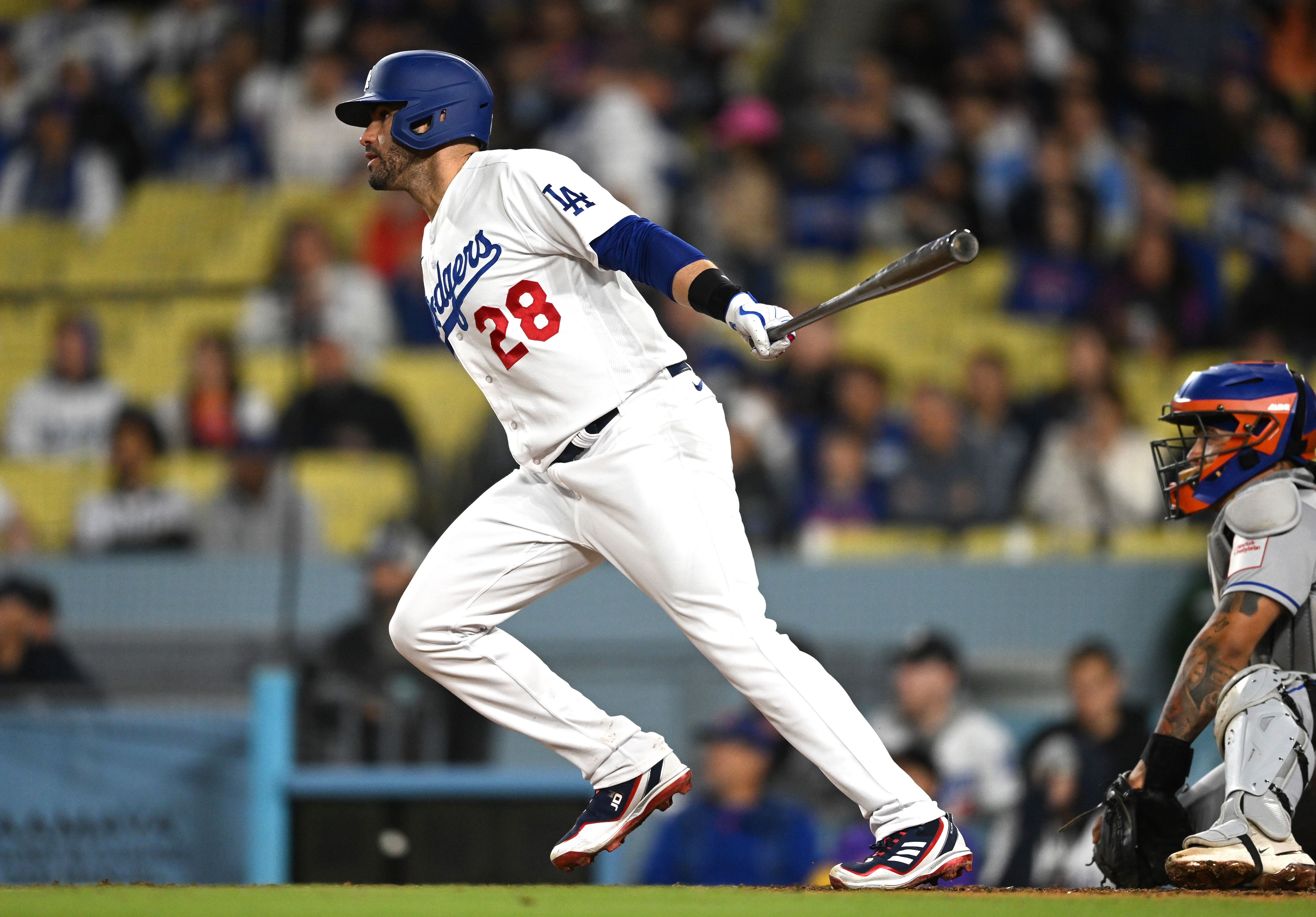 Los Angeles Dodgers left fielder J.D. Martinez (28) singles in a run in the eighth inning against the New York Mets at Dodger Stadium