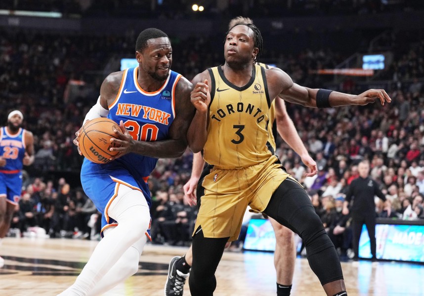 New York Knicks forward Julius Randle (30) controls the ball as Toronto Raptors forward O.G. Anunoby (3) tries to defend during the first quarter at Scotiabank Arena