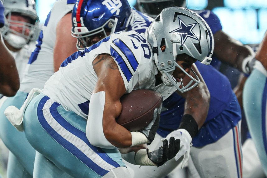 Dallas Cowboys running back Tony Pollard (20) carries the ball as New York Giants defensive tackle A'Shawn Robinson (91) tackles during the first quarter at MetLife Stadium