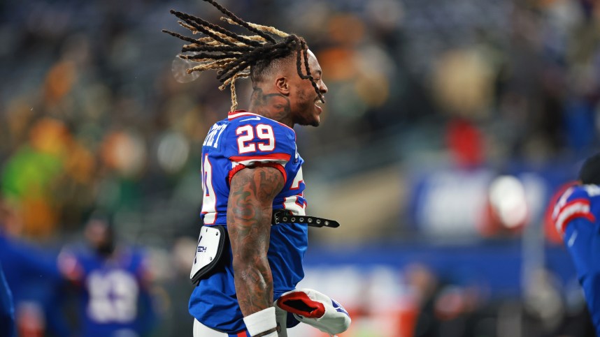 New York Giants safety Xavier McKinney (29) reacts before the game against Green Bay Packers at MetLife Stadium