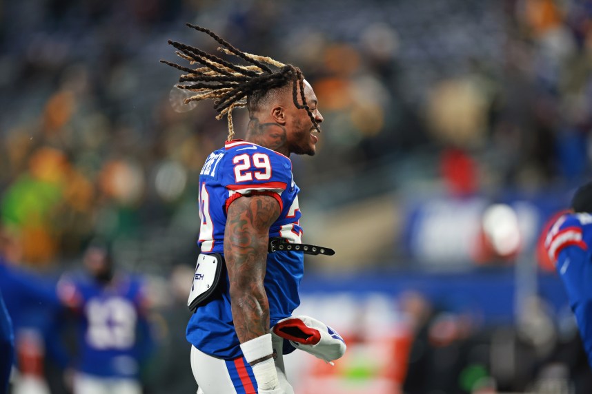 New York Giants safety Xavier McKinney (29) reacts before the game against Green Bay Packers at MetLife Stadium