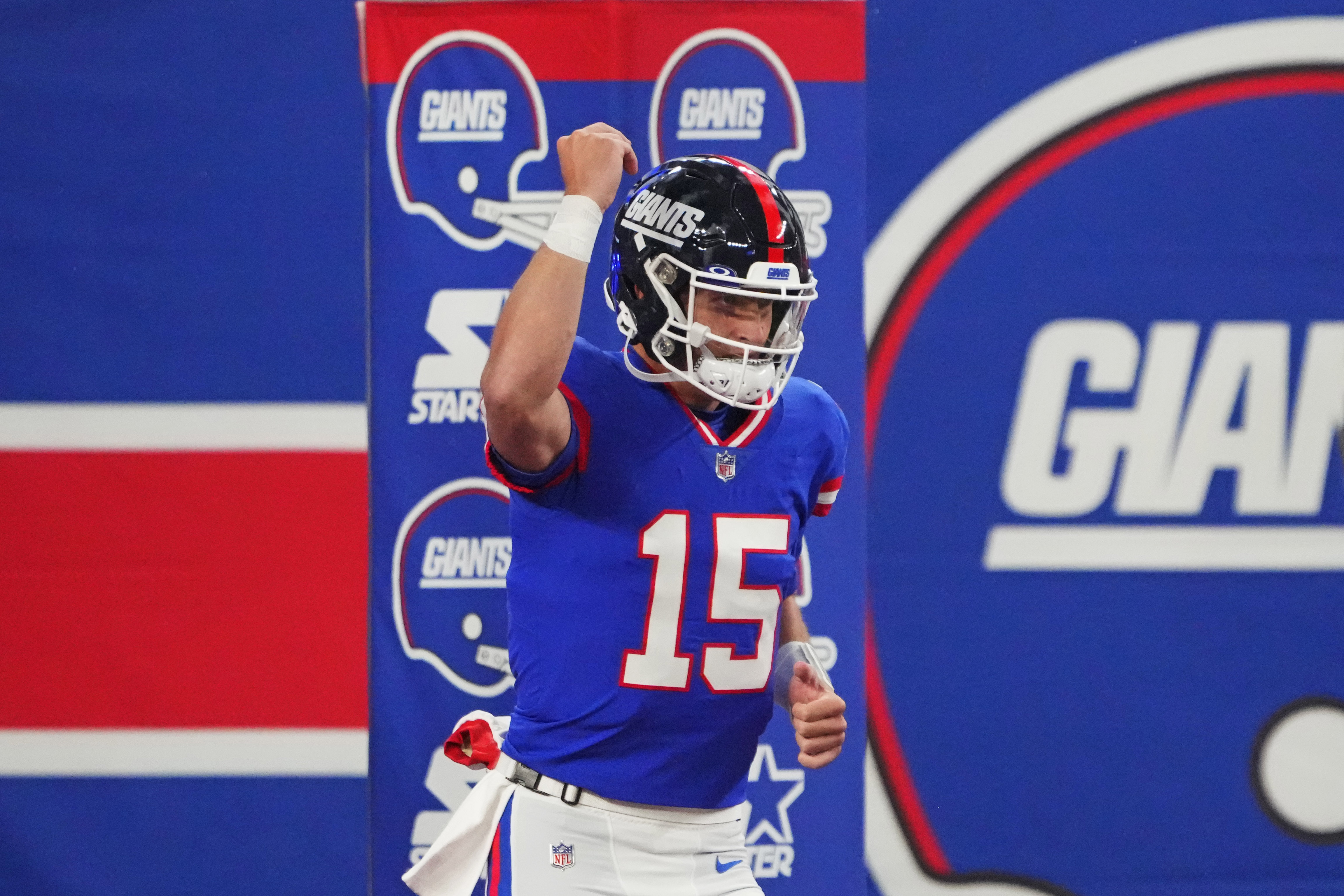 New York Giants quarterback Tommy DeVito (15) reacts before the game against the Green Bay Packers at MetLife Stadium