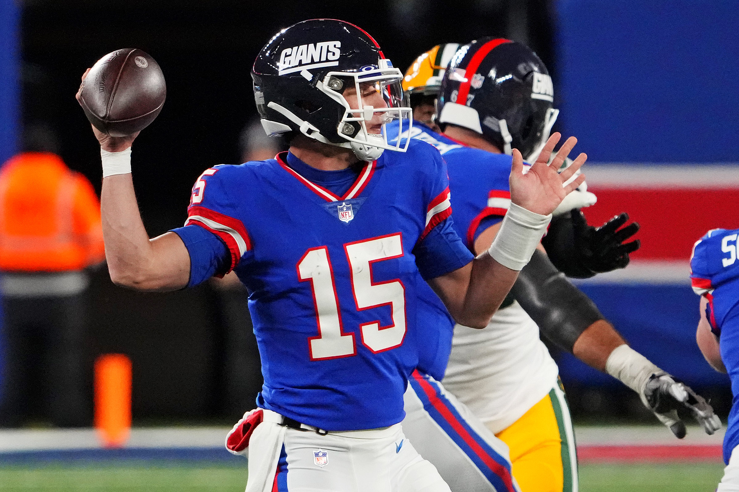 New York Giants quarterback Tommy DeVito (15) throws a pass during the second quarter against the Green Bay Packers at MetLife Stadium