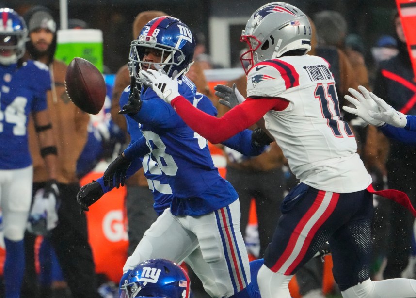 New York Giants cornerback Cor'Dale Flott (28) and New England Patriots wide receiver Tyquan Thornton (11) fight for the ball in the 2nd half at MetLife Stadium