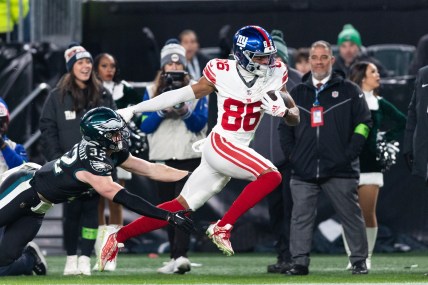 New York Giants wide receiver Darius Slayton (86) runs for a touchdown past Philadelphia Eagles safety Reed Blankenship (32) after a catch during the fourth quarter at Lincoln Financial Field