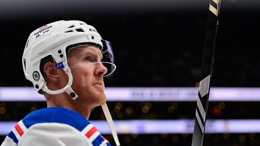 New York Rangers center Riley Nash (18) skates in warm-ups prior to the game against the Boston Bruins at TD Garden