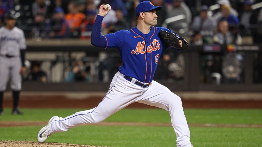 New York Mets relief pitcher Adam Ottavino (0) delivers a pitch during the ninth inning against the Miami Marlins at Citi Field