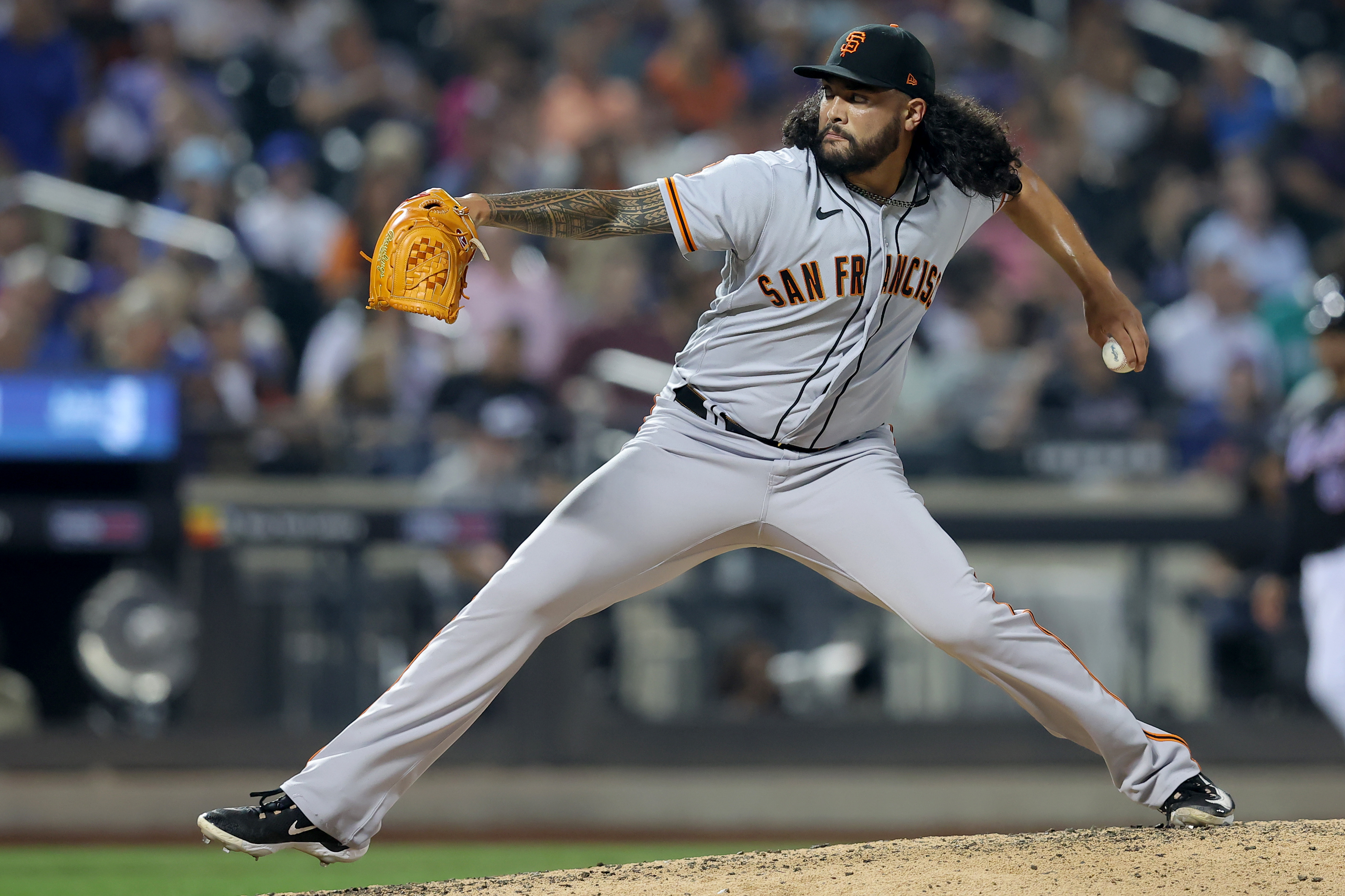 San Francisco Giants relief pitcher Sean Manaea (52) pitches against the New York Mets during the seventh inning at Citi Field