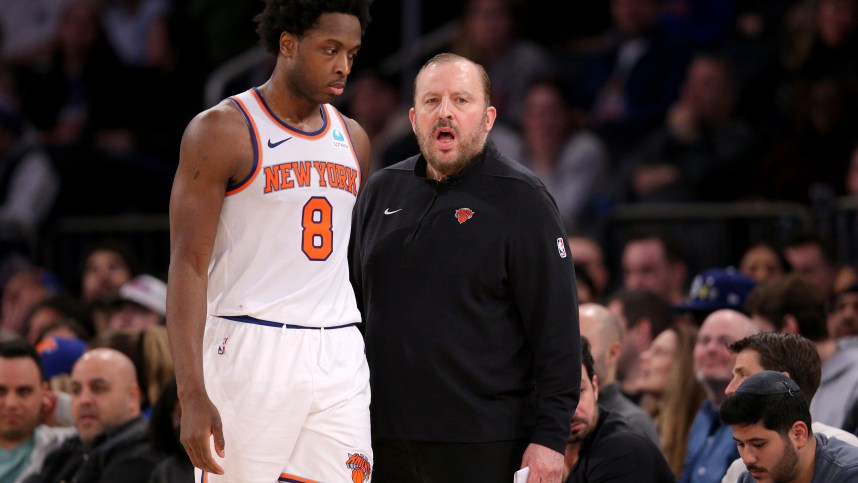 New York Knicks head coach Tom Thibodeau talks to forward OG Anunoby (8) during the fourth quarter against the Chicago Bulls at Madison Square Garden