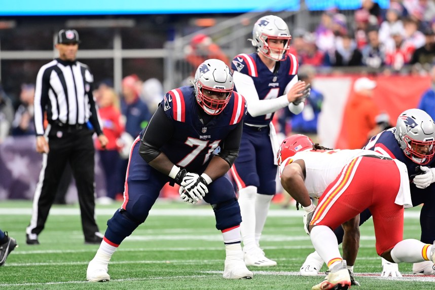 New England Patriots guard Mike Onwenu (71) (New York Giants free agency target) lines up against the Kansas City Chiefs during the second half at Gillette Stadium