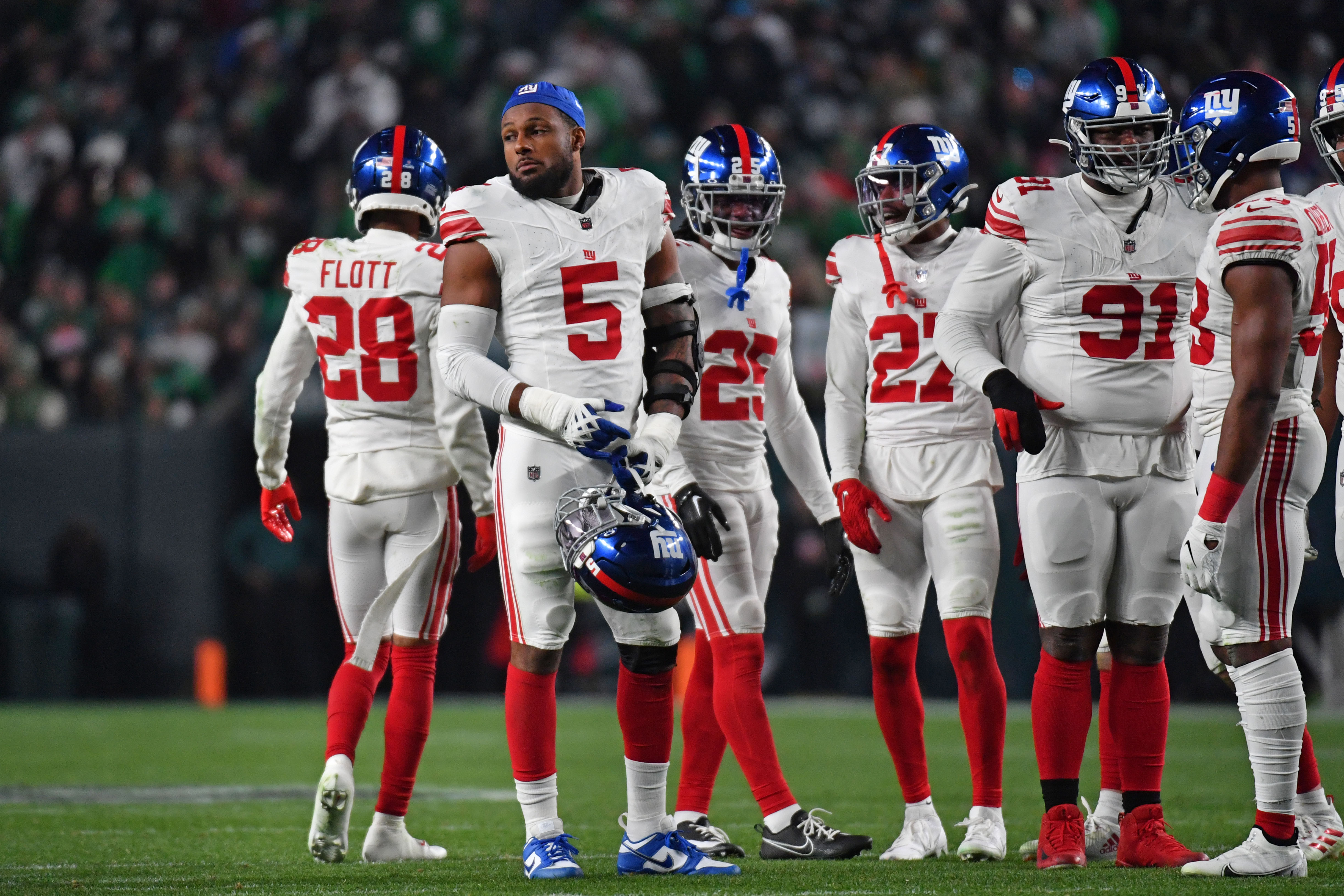 New York Giants linebacker Kayvon Thibodeaux (5) against the Philadelphia Eagles at Lincoln Financial Field