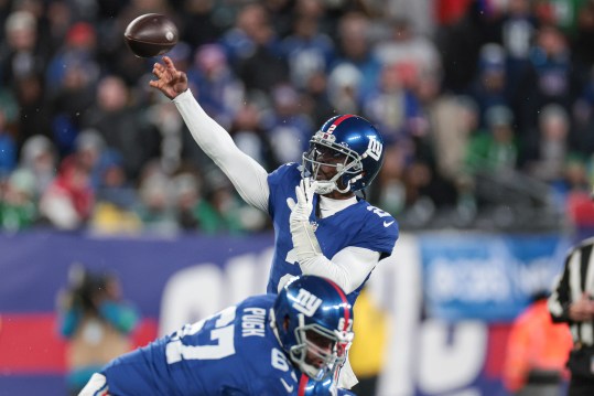 New York Giants quarterback Tyrod Taylor (2) throws the ball during the first quarter against the Philadelphia Eagles at MetLife Stadium