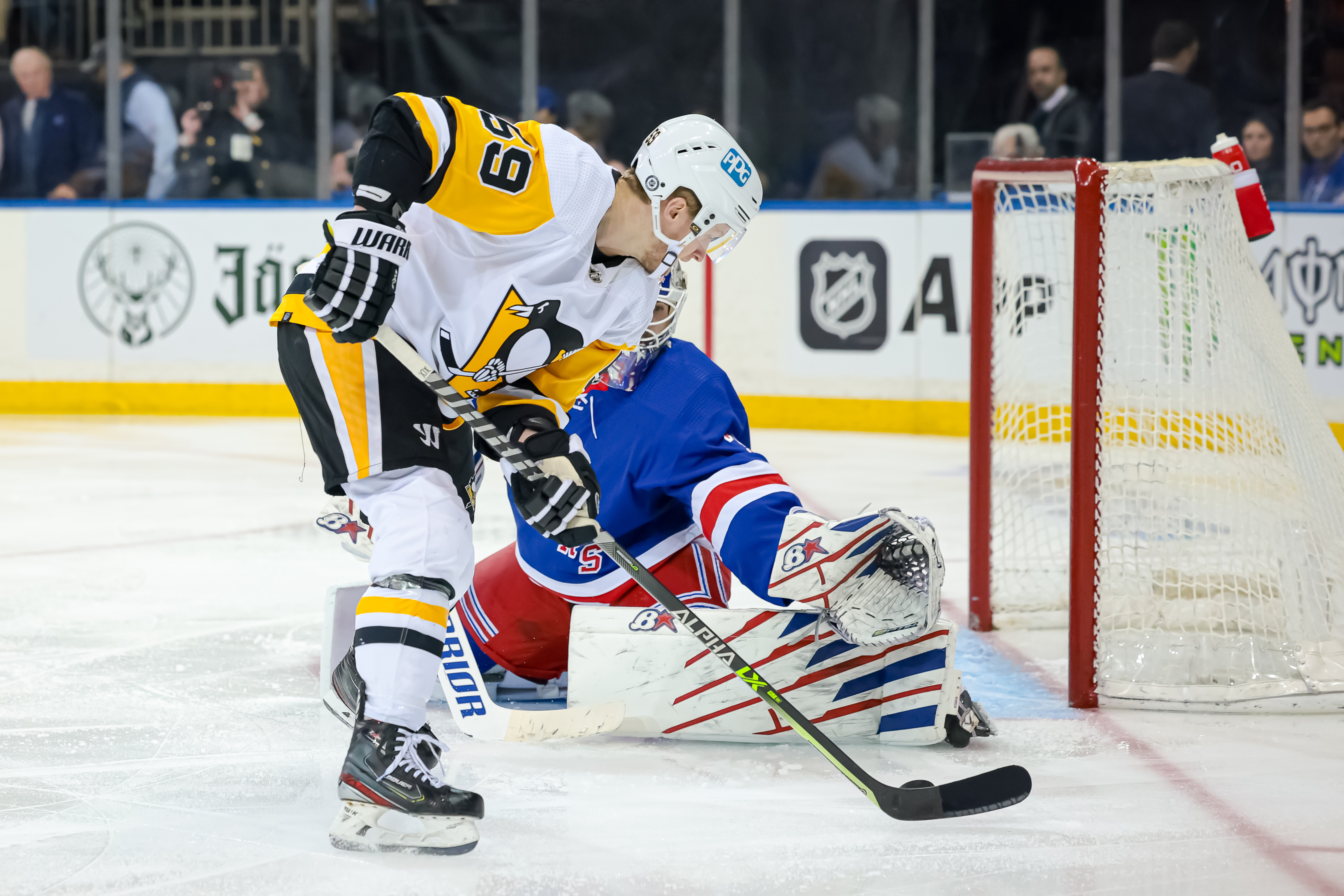 Pittsburgh Penguins left wing Jake Guentzel (59) looks to score past New York Rangers goaltender Igor Shesterkin (31) during the third period at Madison Square Garden