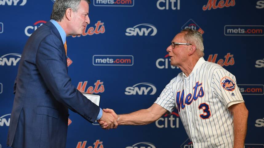 New York City Mayor Bill de Blasio presents Bud Harrelson of the 1969 Mets championship team with a key to the city