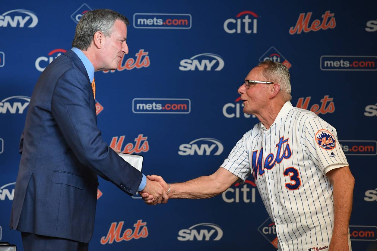 New York City Mayor Bill de Blasio presents Bud Harrelson of the 1969 Mets championship team with a key to the city