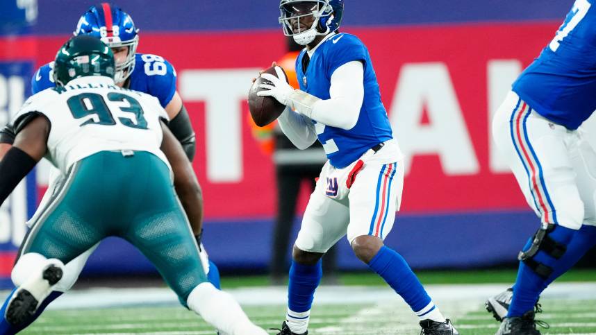 New York Giants quarterback Tyrod Taylor (2) looks for an open teammate in the fourth quarter against the Philadelphia Eagles