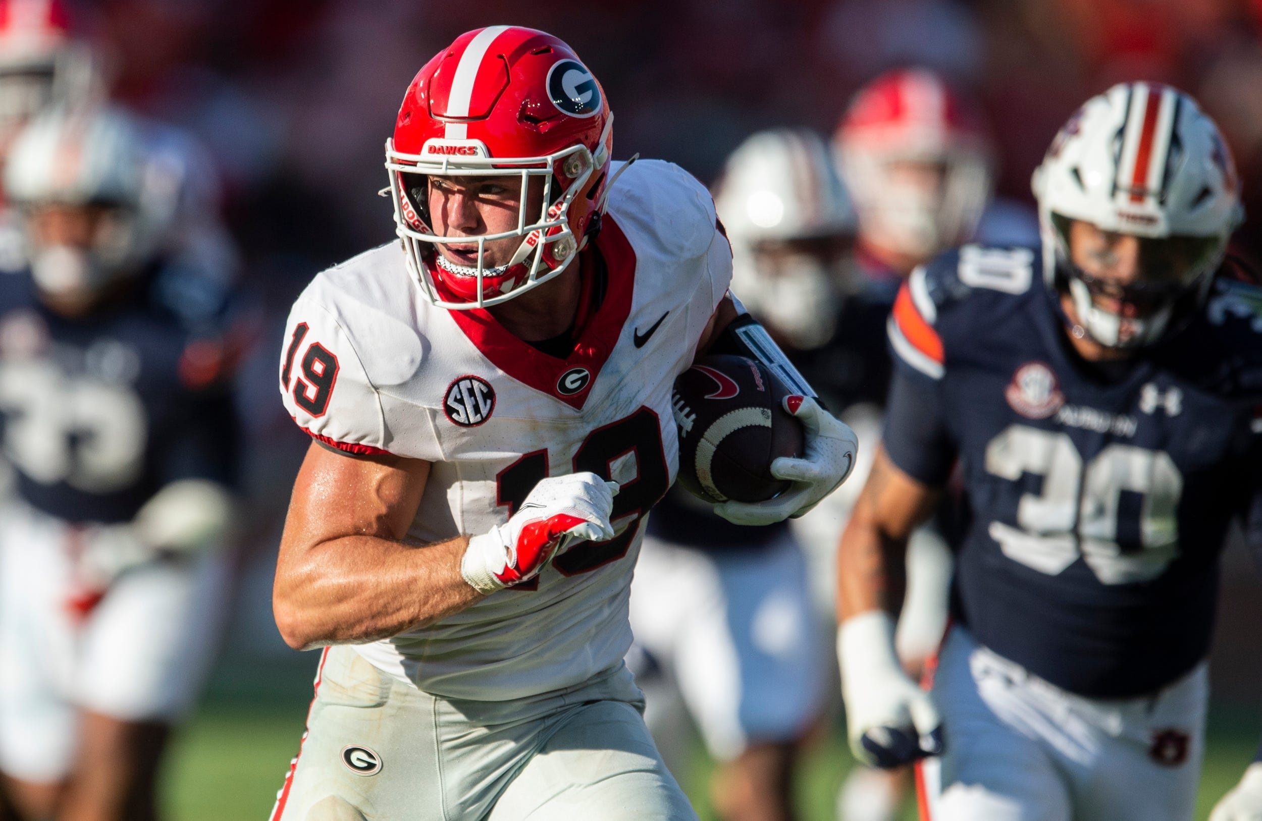 Georgia Bulldogs tight end Brock Bowers (19) (New York Giants draft target)