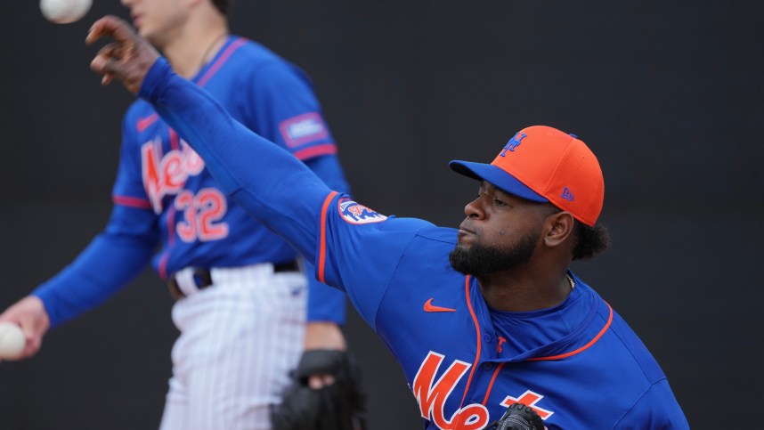 New York Mets starting pitcher Luis Severino (40) warms-up during workouts at spring training