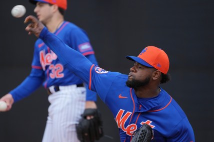 New York Mets starting pitcher Luis Severino (40) warms-up during workouts at spring training