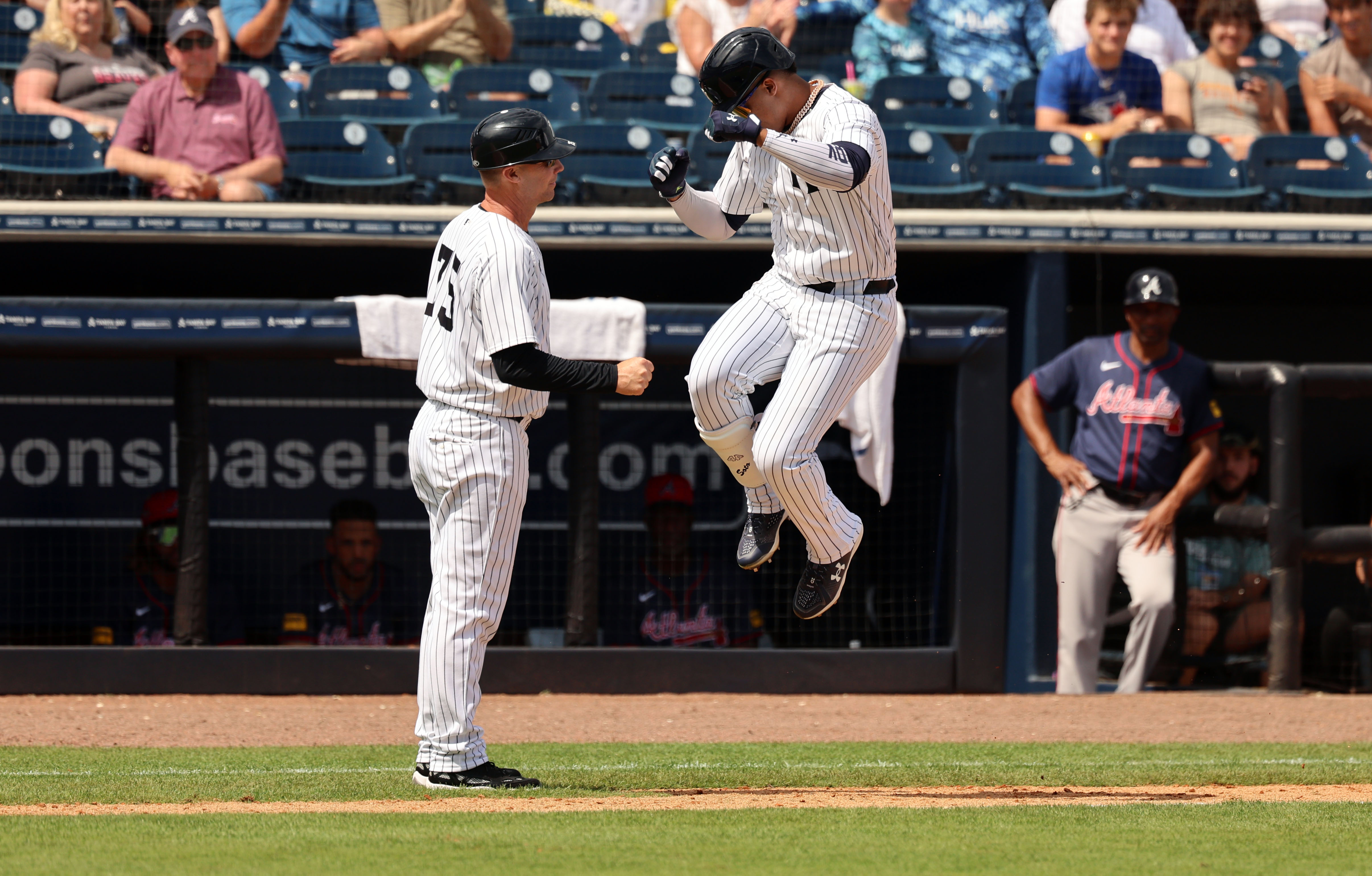 Yankees' bats dominate and surge past the Braves in a 98 win