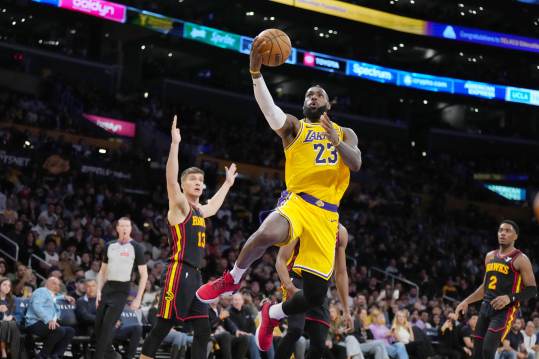 Lakers superstar dismisses retirement talks: 'Living in the moment'