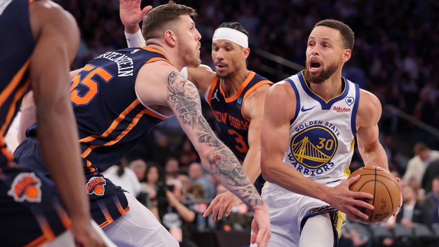 Golden State Warriors guard Stephen Curry (30) looks to pass the ball against New York Knicks center Isaiah Hartenstein (55) and guard Josh Hart (3) during the third quarter at Madison Square Garden