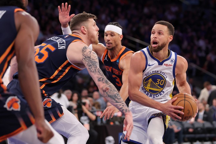 Golden State Warriors guard Stephen Curry (30) looks to pass the ball against New York Knicks center Isaiah Hartenstein (55) and guard Josh Hart (3) during the third quarter at Madison Square Garden