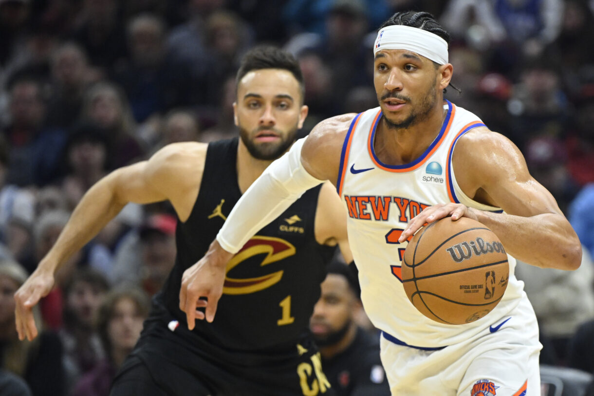 New York Knicks guard Josh Hart (3) dribbles beside Cleveland Cavaliers guard Max Strus (1) in the second quarter at Rocket Mortgage FieldHouse