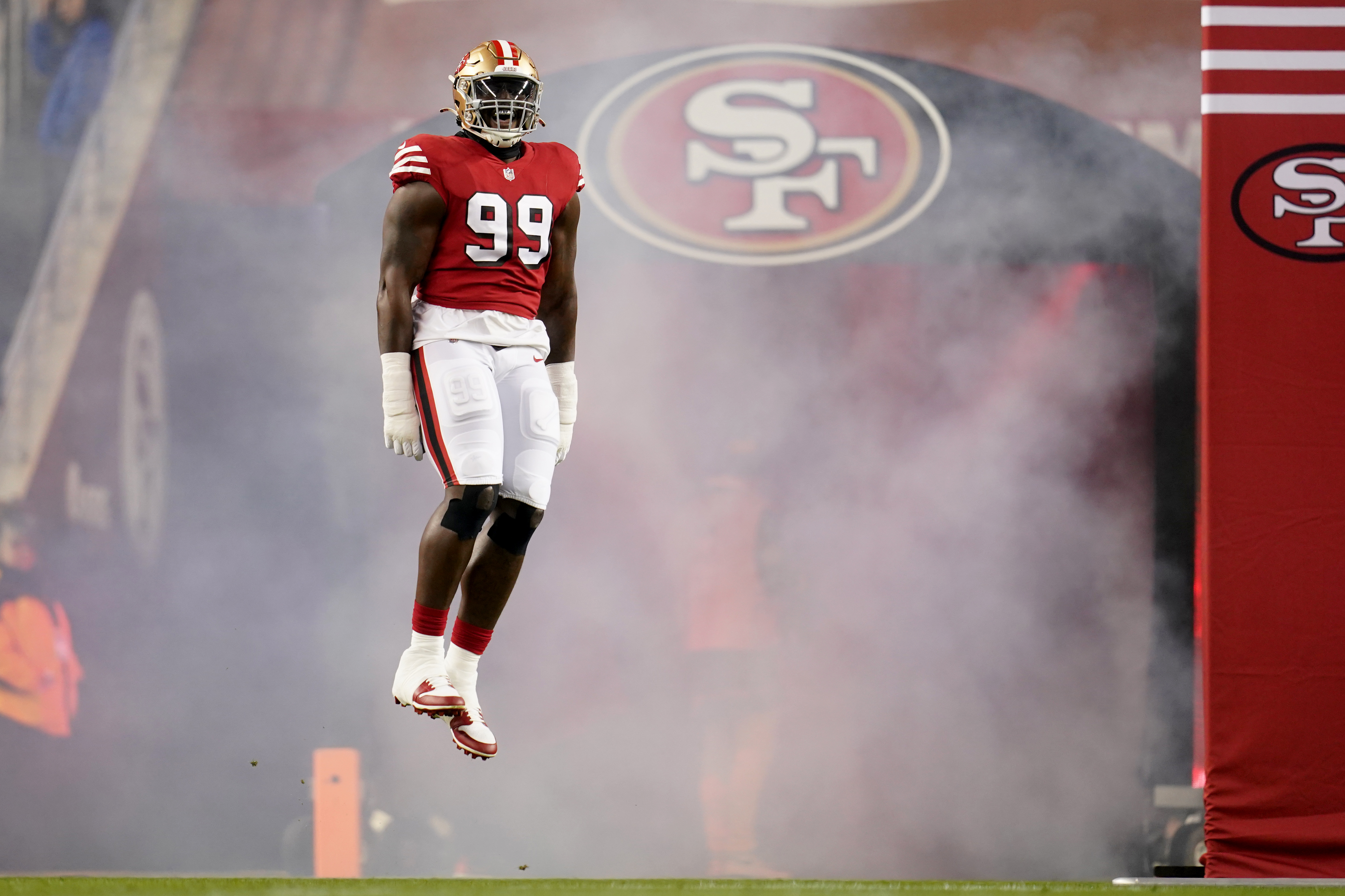 San Francisco 49ers defensive tackle Javon Kinlaw (Jets)