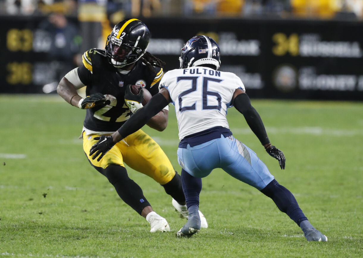Pittsburgh Steelers running back Najee Harris (22) runs against Tennessee Titans cornerback Kristian Fulton (26) (New York Giants target) during the third quarter at Acrisure Stadium