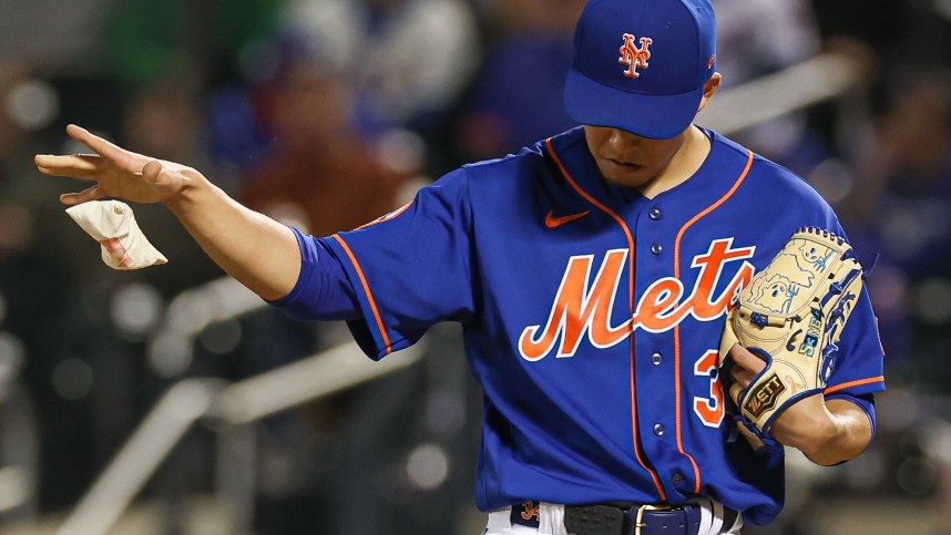 Sep 27, 2023; New York, NY, USA; New York Mets starting pitcher Kodai Senga (34) drops a rosin bag during the fifth inning against the Miami Marlins at Citi Field.  Mandatory Credit: Vincent Carchietta-USA TODAY Sports