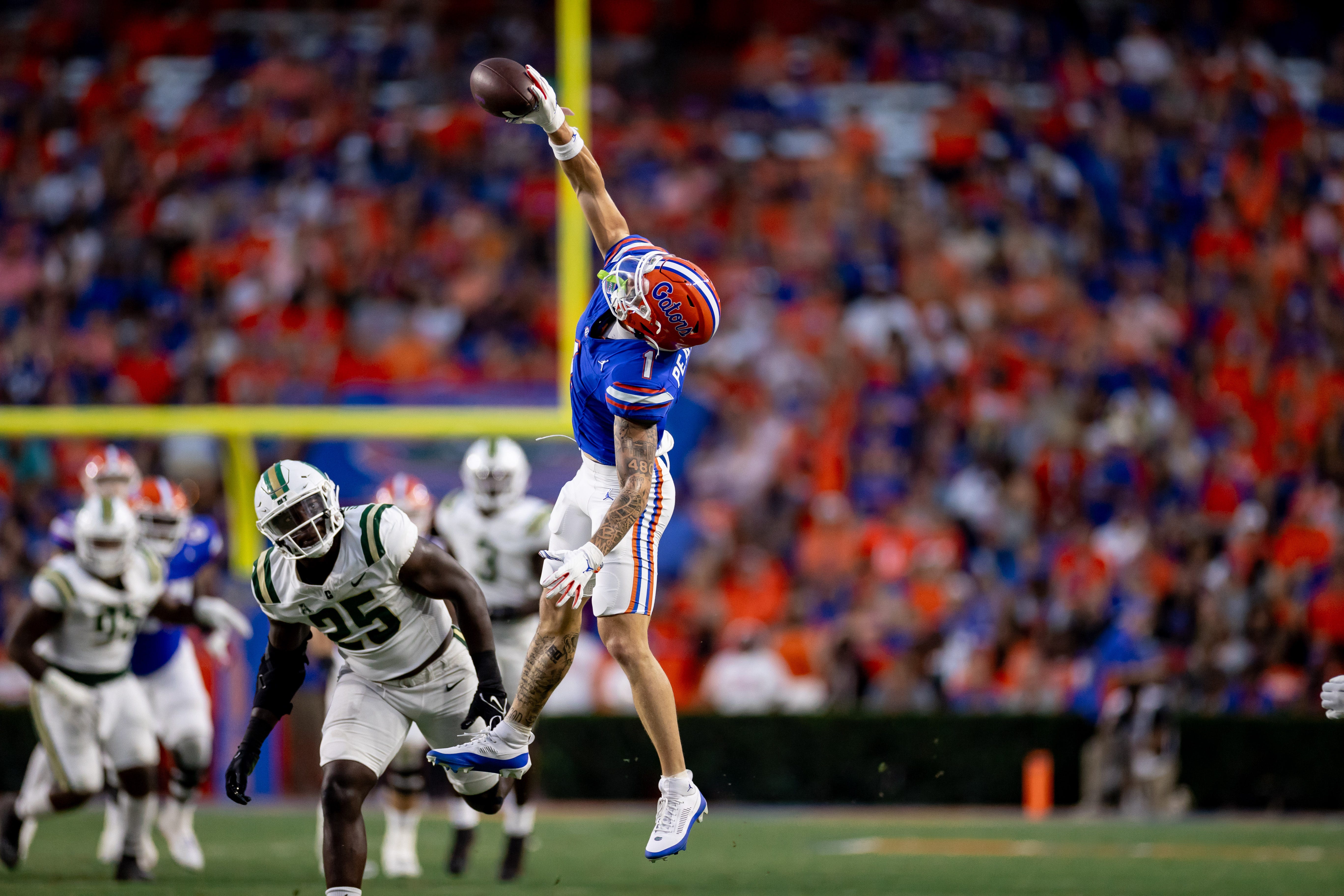 Florida Gators wide receiver Ricky Pearsall (1)(New York Giants, Jets prospect) makes a one-handed catch for a first down during the first half against the Charlotte 49ers at Steve Spurrier Field at Ben Hill Griffin Stadium