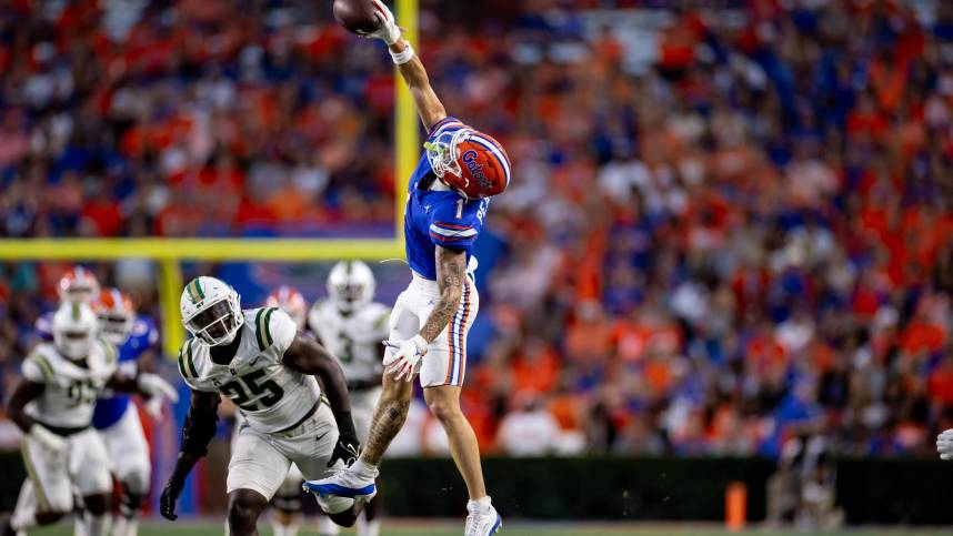 Florida Gators wide receiver Ricky Pearsall (1)(New York Giants, Jets prospect) makes a one-handed catch for a first down during the first half against the Charlotte 49ers at Steve Spurrier Field at Ben Hill Griffin Stadium