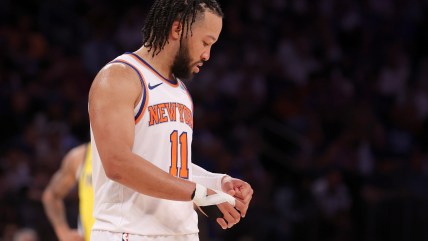 Knicks star guard undergoes surgery on fractured left hand