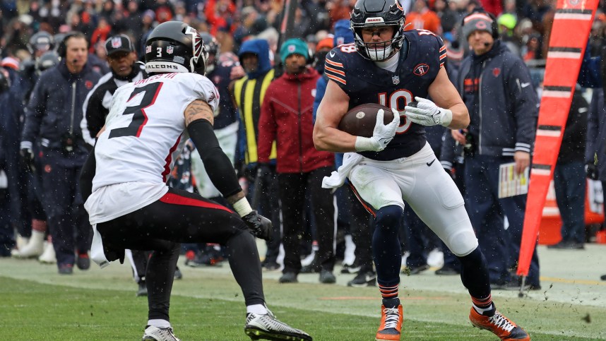 Dec 31, 2023; Chicago, Illinois, USA; Chicago Bears tight end Robert Tonyan (New York Giants FA target) (18) makes a catch against Atlanta Falcons safety Jessie Bates III (3) during the first half at Soldier Field. Mandatory Credit: Mike Dinovo-USA TODAY Sports