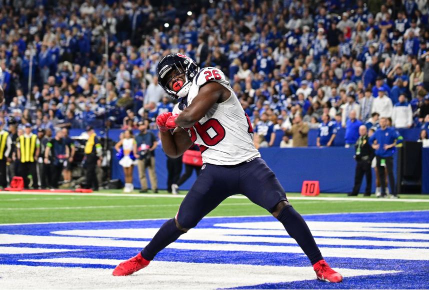 Jan 6, 2024; Indianapolis, Indiana, USA; Houston Texans running back Devin Singletary (26) celebrates after a touchdown against the Indianapolis Colts during the second half at Lucas Oil Stadium. Mandatory Credit: Marc Lebryk-USA TODAY Sports, new york giants
