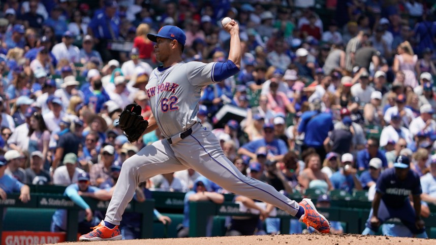 Jun 21, 2024; Chicago, Illinois, USA; New York Mets pitcher Jose Quintana (62) throws a pitch against the Chicago Cubs during the first inning at Wrigley Field. Mandatory Credit: David Banks-USA TODAY Sports