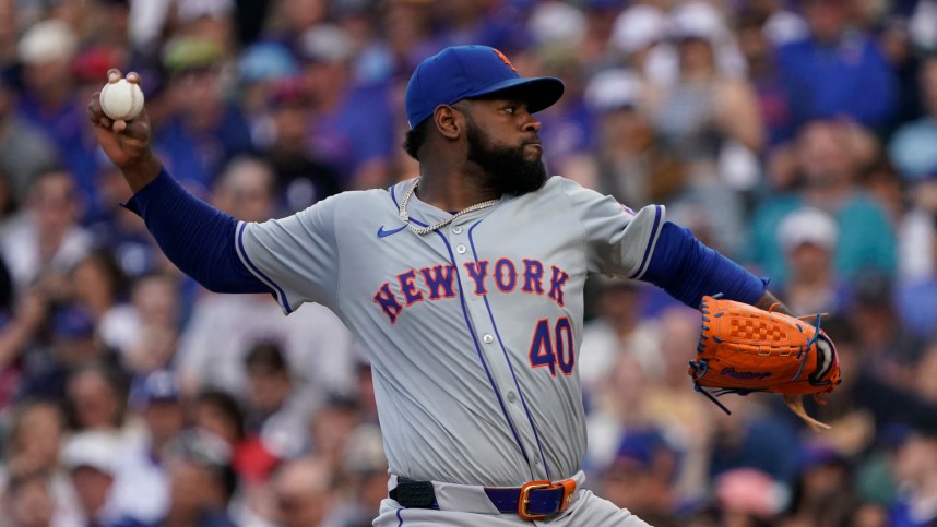 Jun 23, 2024; Chicago, Illinois, USA; New York Mets pitcher Luis Severino (40) throws the ball against the Chicago Cubs during the first inning at Wrigley Field. Mandatory Credit: David Banks-USA TODAY Sports