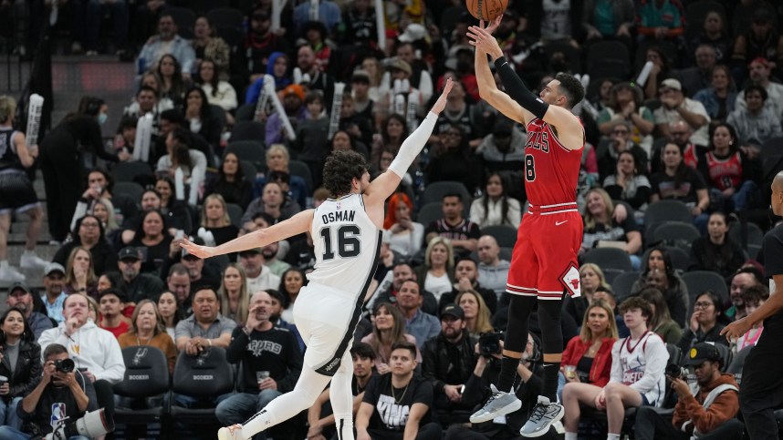 NBA: Chicago Bulls at San Antonio Spurs, knicks