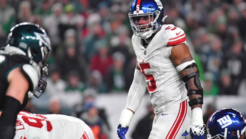 Dec 25, 2023; Philadelphia, Pennsylvania, USA; New York Giants linebacker Kayvon Thibodeaux (5) against the Philadelphia Eagles at Lincoln Financial Field. Mandatory Credit: Eric Hartline-USA TODAY Sports